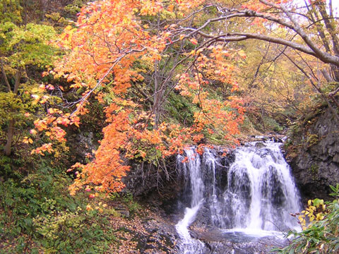 平和の滝