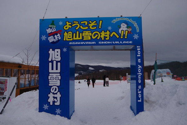 雪の村